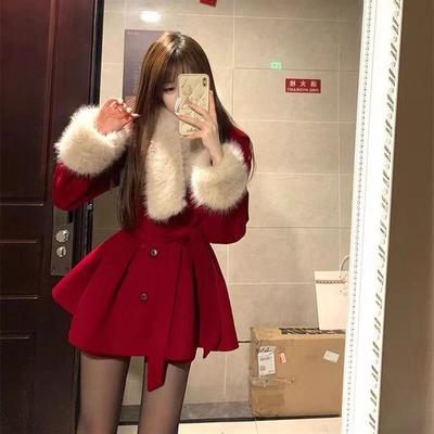 2024新款短款可拆卸毛领高级感夹棉斗篷大衣收腰显瘦红色毛呢外套