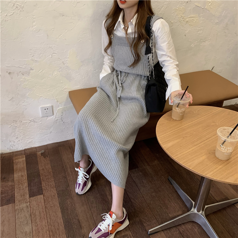 Real price; casual Korean version of knitted wool strap skirt