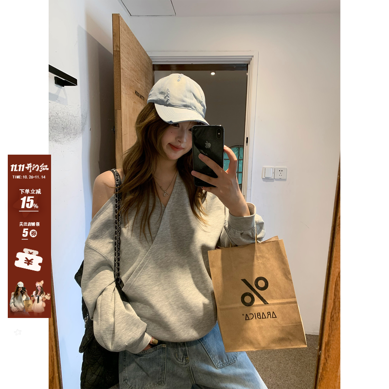 你的鱼 镜头焦点 设计感V领挂脖露肩卫衣韩系微胖mm显瘦长袖上衣