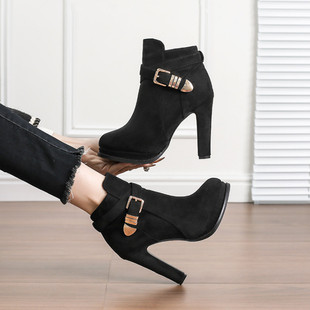 增高10cm超高跟女靴秋冬绒面皮带扣防水台粗跟短靴女厚底短筒裸靴