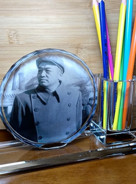 彭德怀摆设纪念品礼物工艺品十大元帅收藏品朝鲜战争水晶笔筒摆件