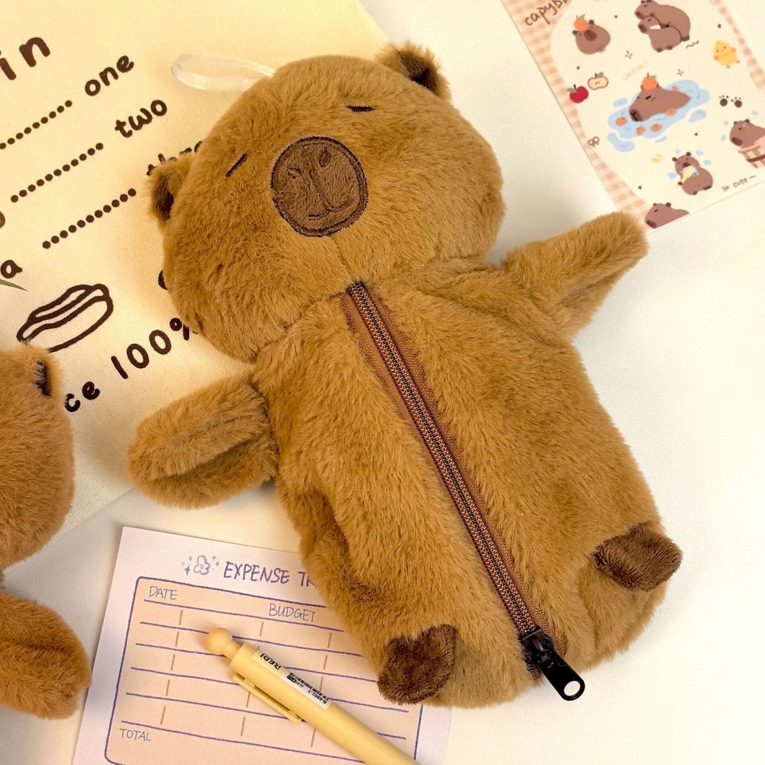 卡皮巴拉毛绒笔袋软乎乎可爱创意