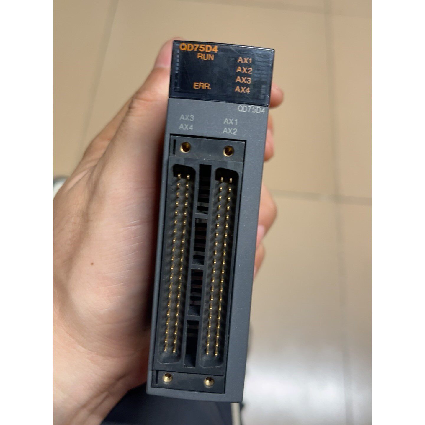 三菱PLC定位模块QD75D4，成色如图，实物拍摄。功能完好工业备件