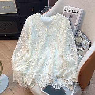 设计感绣花珍珠V领白色蕾丝衬衫女春秋新款时尚宽松显瘦套头上衣