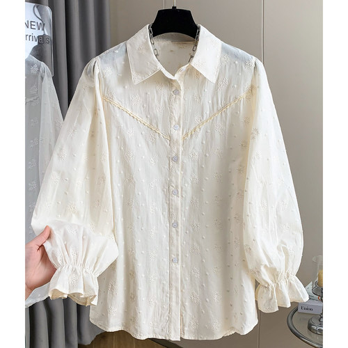 杏色重工绣花喇叭袖衬衫女春装气质宽松百搭减龄衬衣休闲排扣上衣