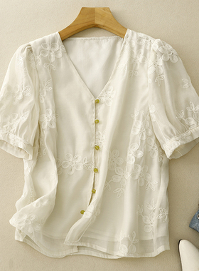 白色苎麻刺绣短袖衬衫女夏季独特别致高端气质V领小衫减龄上衣潮