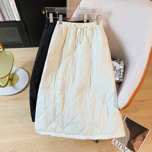 米白色菱形格绗缝a字半身裙女秋冬日杂风半裙夹棉保暖大摆伞裙潮