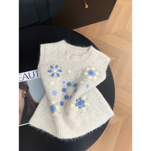 韩版重工刺绣勾花马甲女秋冬款高级感镶钻针织背心叠穿无袖小上衣