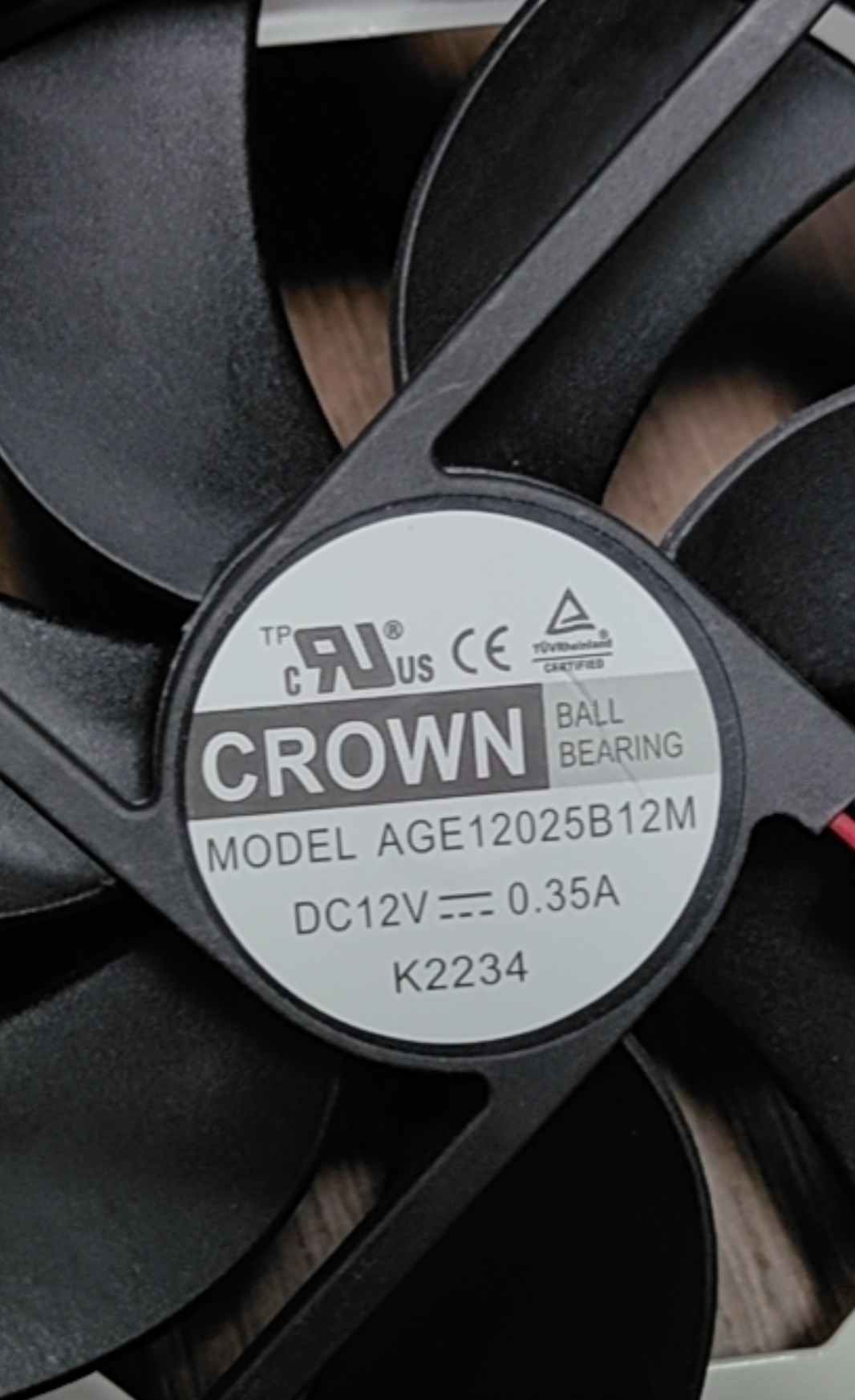 台湾crwn12V0.35A1o2025大风量变频风扇AGE12025B12M。