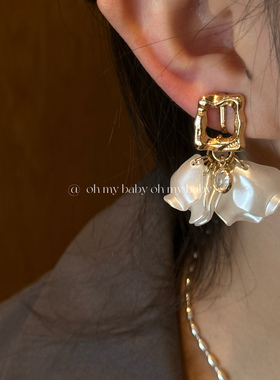 三角耳夹无耳洞可戴白色花瓣设计韩风ins高级感气质耳饰E804