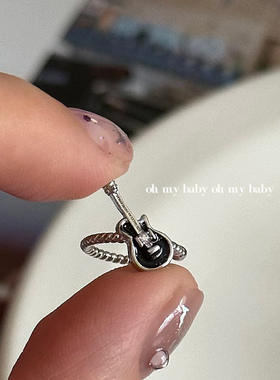 无耳洞可戴 小吉他耳骨夹黑白色迷你小巧精致日常可戴音乐节耳饰