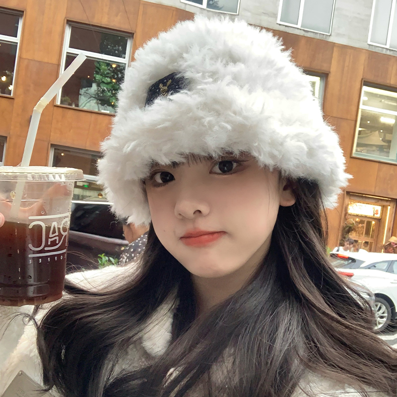 艾佳微显脸小羊羔毛渔夫帽