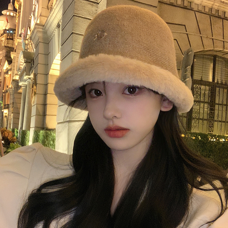 艾佳微显脸小毛绒渔夫帽