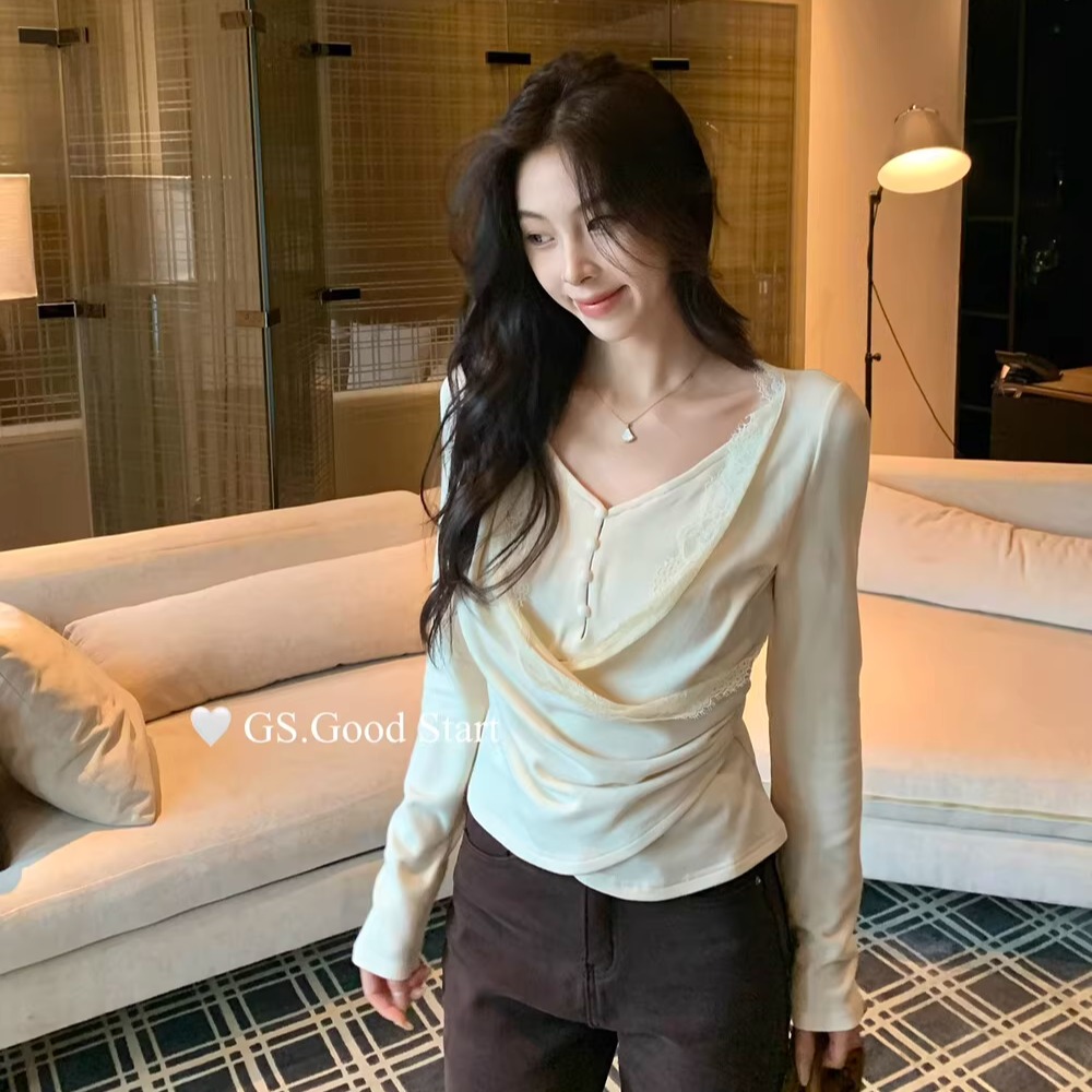 法式纯欲V领交叉蕾丝拼接打底衫