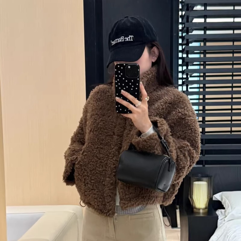 洋气立领仿皮毛一体短外套