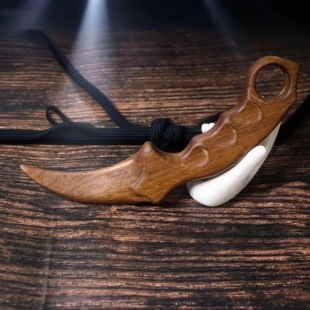 金丝檀木爪刀CSGO周边整木雕刻文玩手把件儿童木质玩具刀木刀