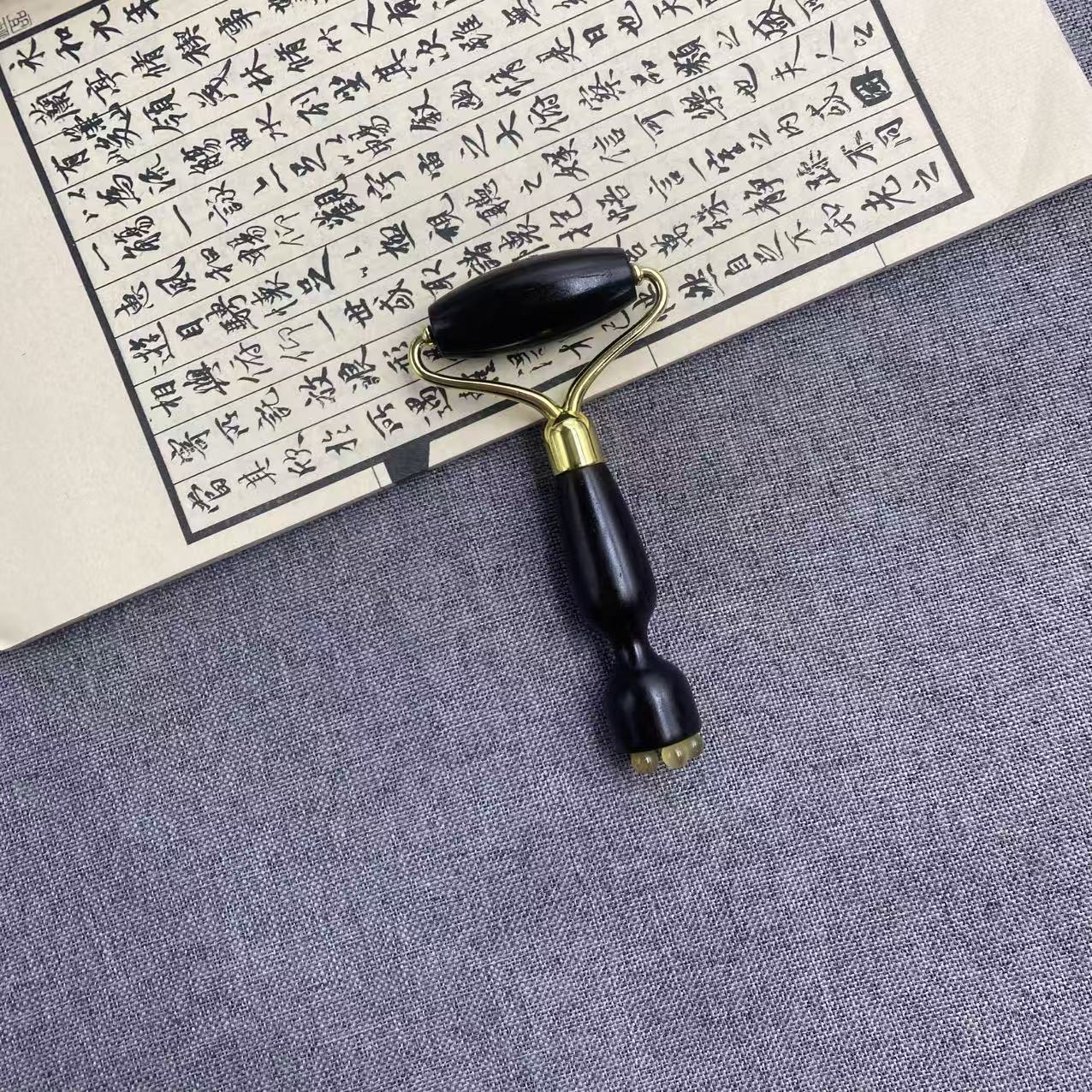 眼部按摩器面部滚轮按摩器脸部美