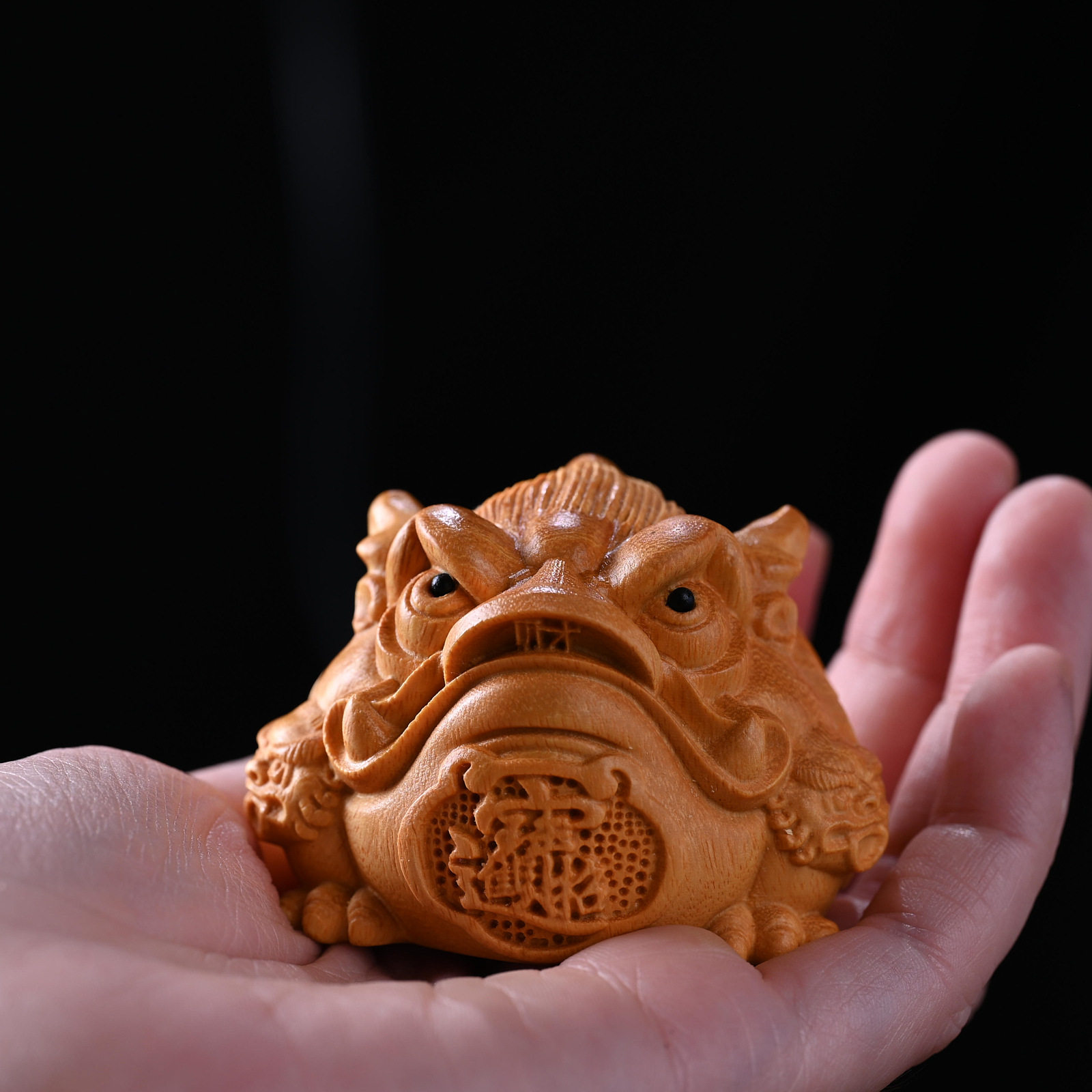 黄金檀黄杨木雕刻三足金蟾招财摆