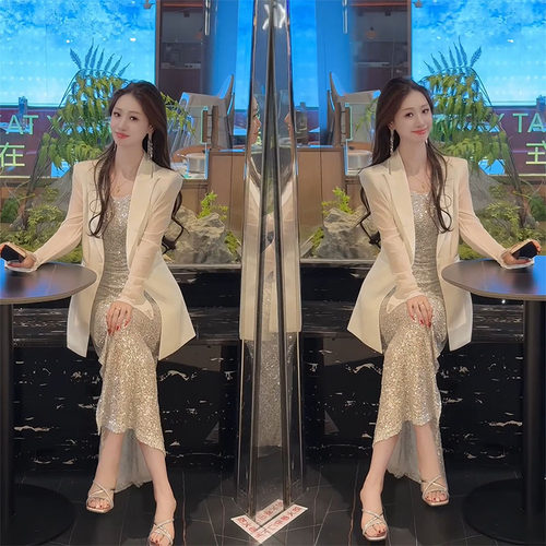 白色西装亮丝吊带裙两件套装女