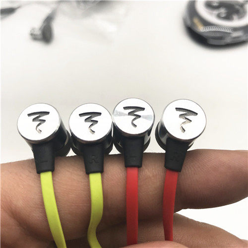 法国高端大牌耳机 入耳式耳机 低音厚重对自己的耳朵好一点