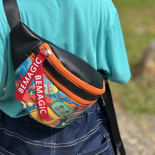 2025新款男童斜挎包时尚小包潮机器人儿童外出包包男孩出游胸包