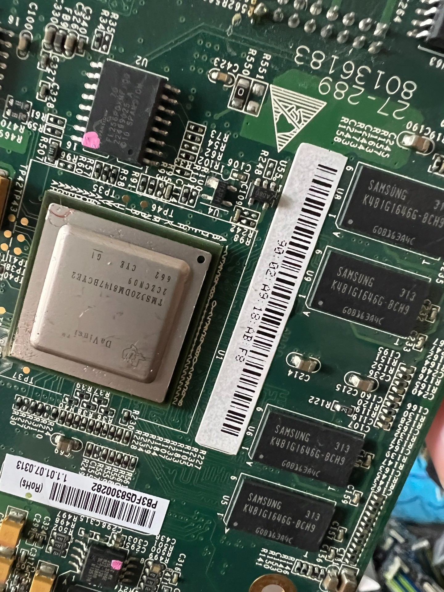 一个SPARTAN—6.…XC6SLX9芯片，带板出