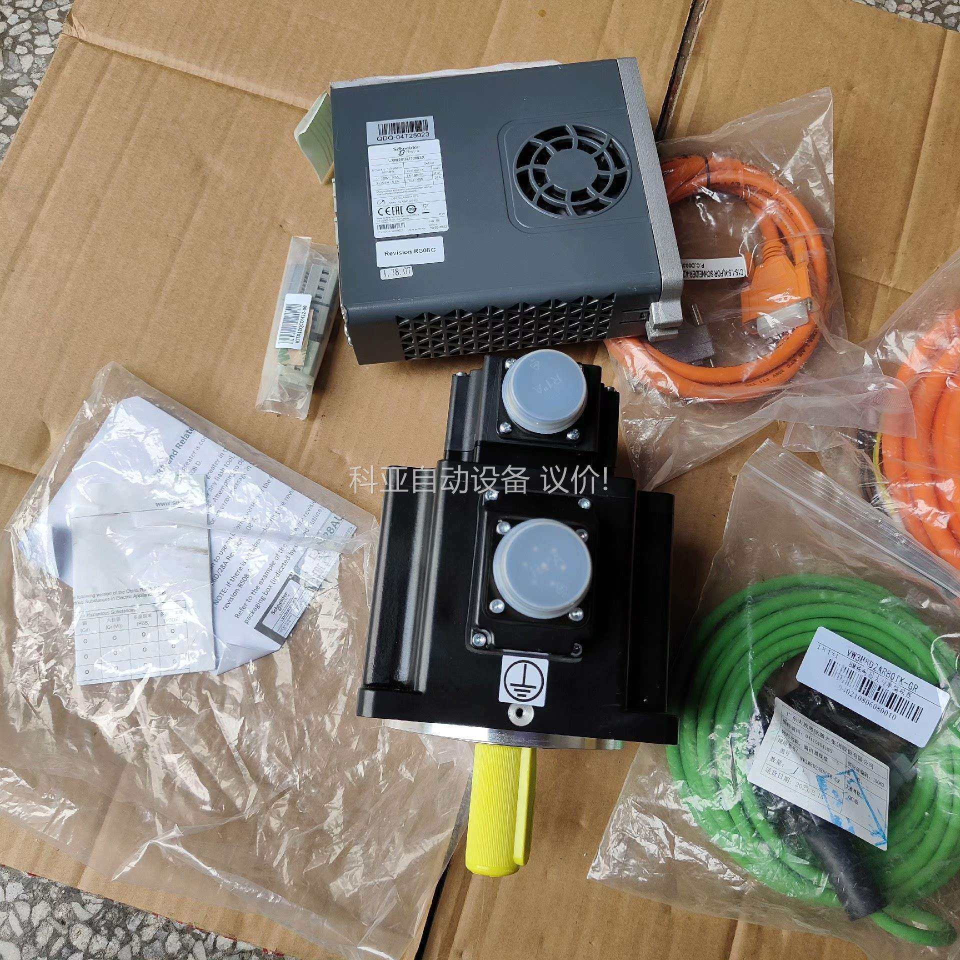 驱动器LXM26DU10M3X（议价）