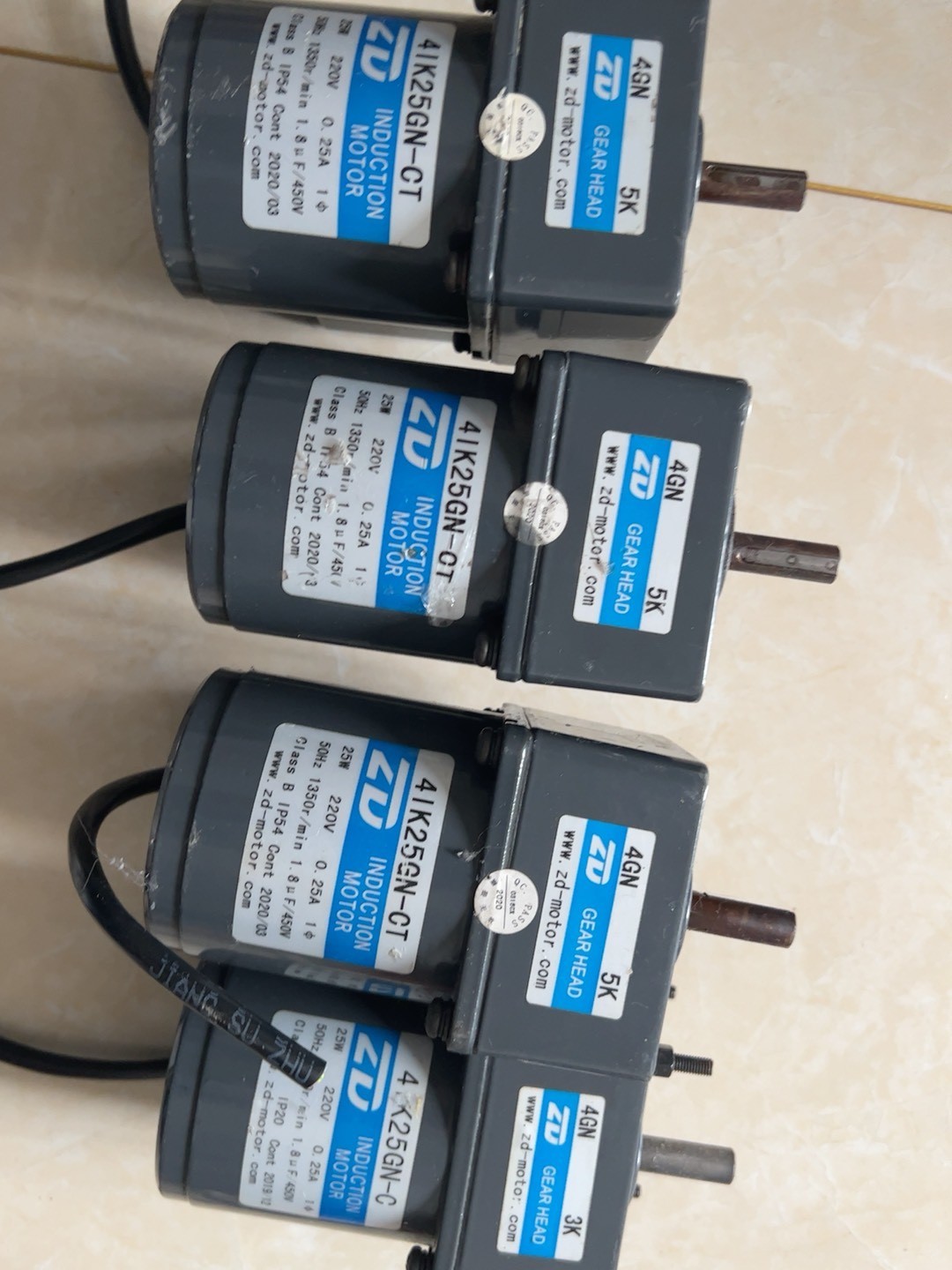 中达25W减速电机5K两台，3K一台，实物如图。