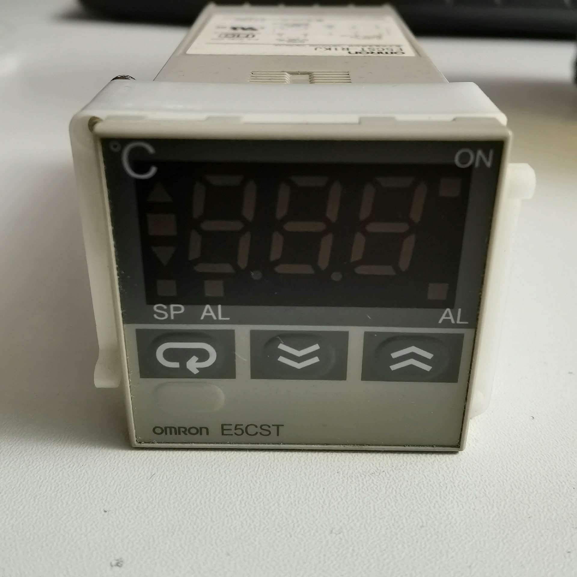 欧姆龙OMRON温控E5CST-R1KJ(议价)