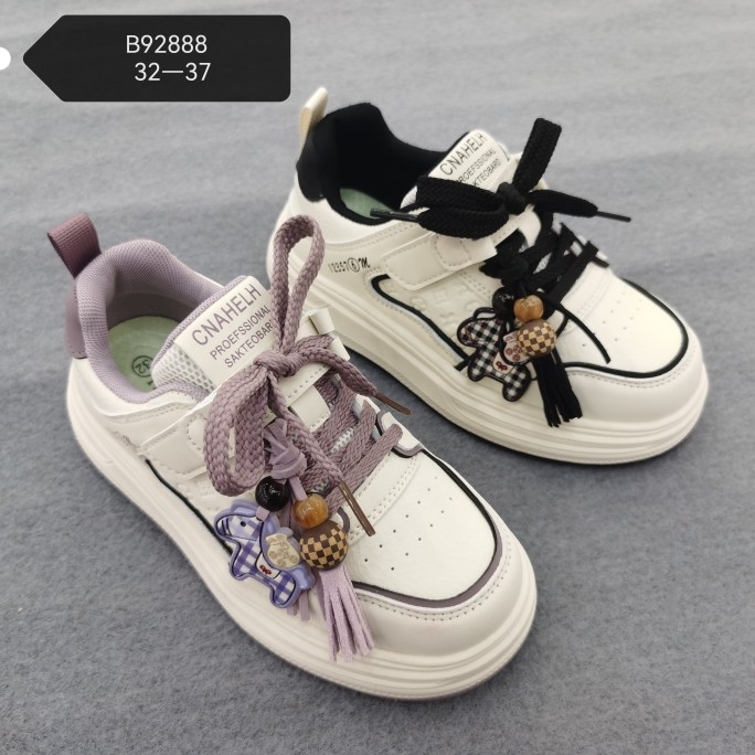 2026新款单鞋春季儿童轻便防水皮面平底板鞋男女童学生时尚潮童鞋