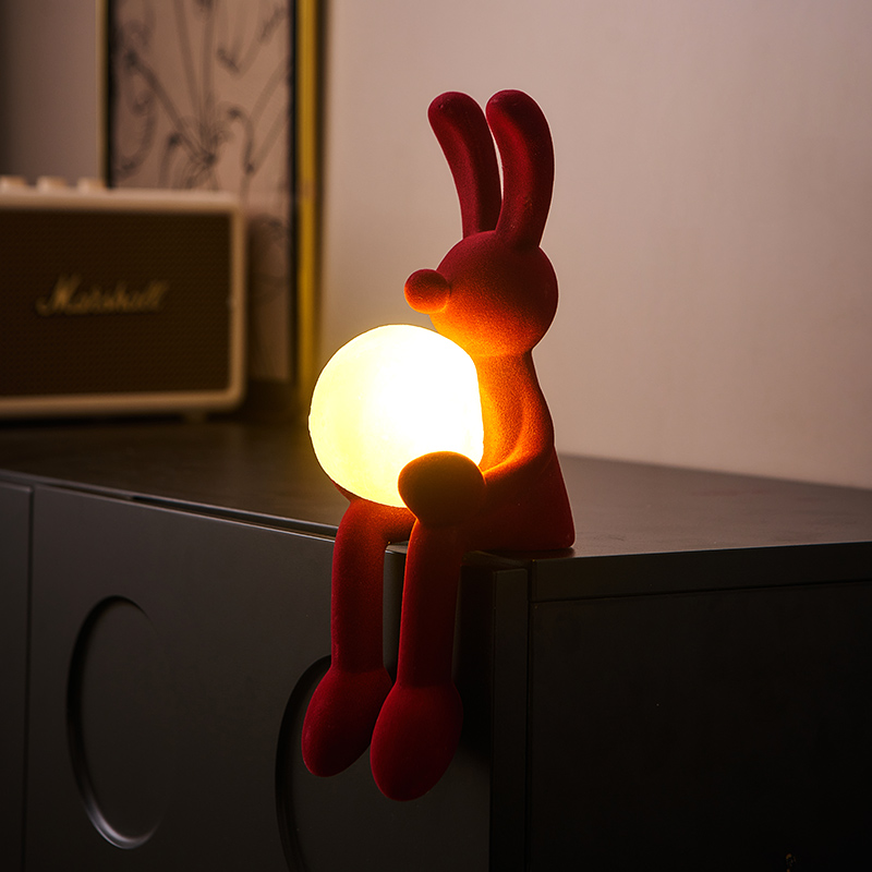 怀抱宇宙植绒兔子台灯小夜灯摆件