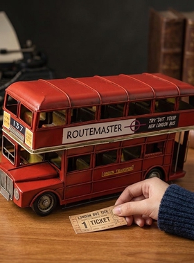 复古红色双层铁艺巴士桌面摆件