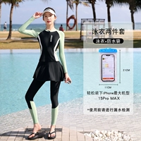 Зеленый мобильный телефон