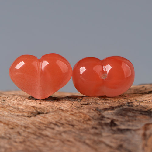 天然樱桃红南红玛瑙爱心屁桃