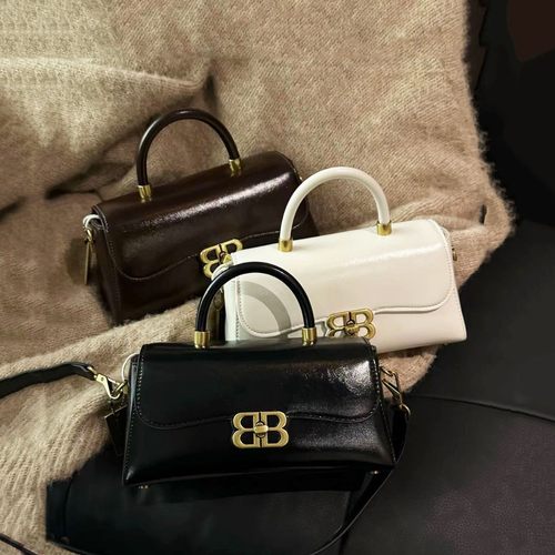 超火精致手提包小方包女2025新款高级感轻奢小众法棍腋下包斜挎包