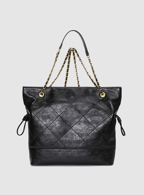 UR国内2025秋季女士时髦简约经典菱格链条单肩背包UAWB50253