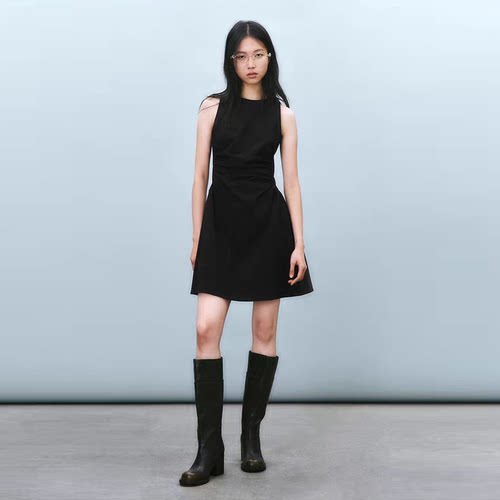 UR国内2026夏季女装气质收腰显瘦无袖连衣裙UYY750030/750029