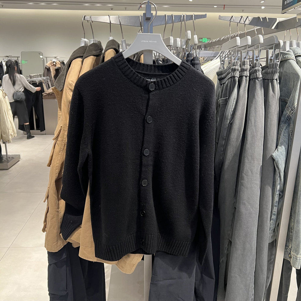 UR国内2025冬季男装简约休闲纽扣螺纹圆领针织开衫UMM950021