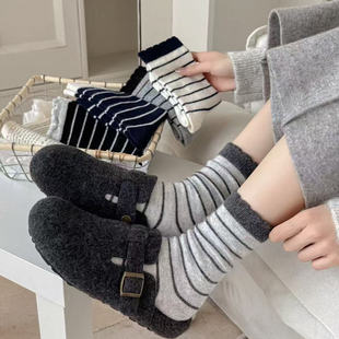 韩系25冬季新款羊毛加厚女袜子网红撞色条纹保暖木耳边中筒堆堆袜