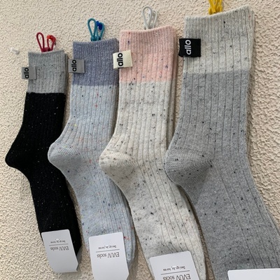 2025冬季新款羊毛女袜子点子纱加厚保暖后跟字母标签羊绒中筒女袜