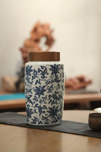 见欢集 仿明青花缠枝牡丹蕃莲纹实木茶叶咖啡罐茶仓高级储蓄罐