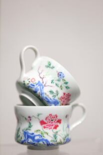 见欢集 真如堂雍正粉彩没骨牡丹花石图折腰葫芦把手咖啡杯 主人杯