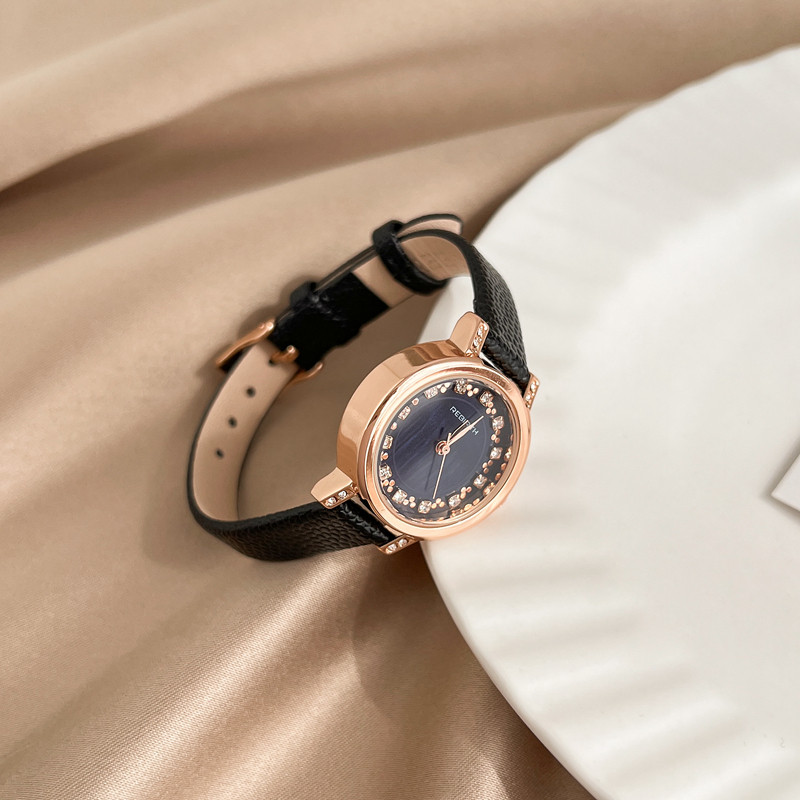 小众轻奢镶钻表盘手表女款ins风学生简约高级气质感皮带小巧女表