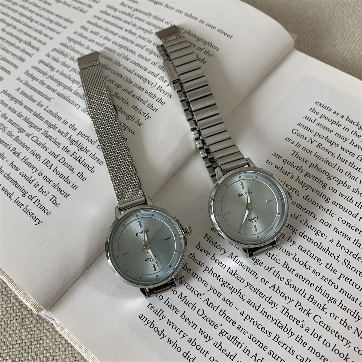 冷淡风高颜值手表女款ins小众圆形简约气质高级感淑女学生考试表