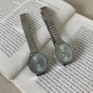 冷淡风高颜值手表女款ins小众圆形简约气质高级感淑女学生考试表