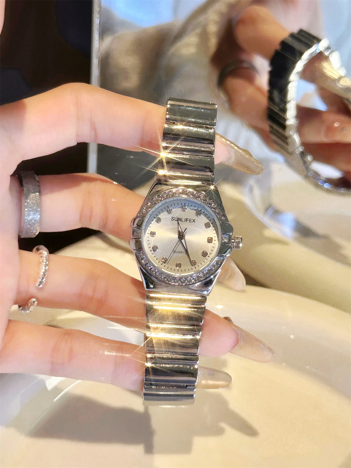 sunlife圆形时尚轻奢女手表