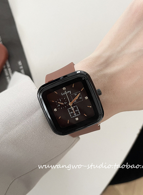 2021年新款手表女高级感冷淡风小众设计休闲时尚复古简约气质女表