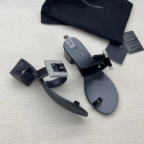 粗根日常外穿时尚水钻扣凉拖女鞋