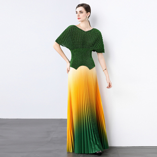 褶皱春夏季新款海边出游穿搭套装女士设计感上衣渐变色半裙两件套