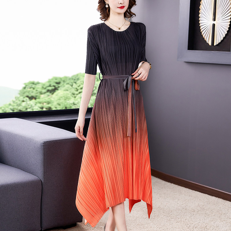 褶皱大码宽松A裙子2026夏季新款气质中长渐变色轻奢高级感连衣裙